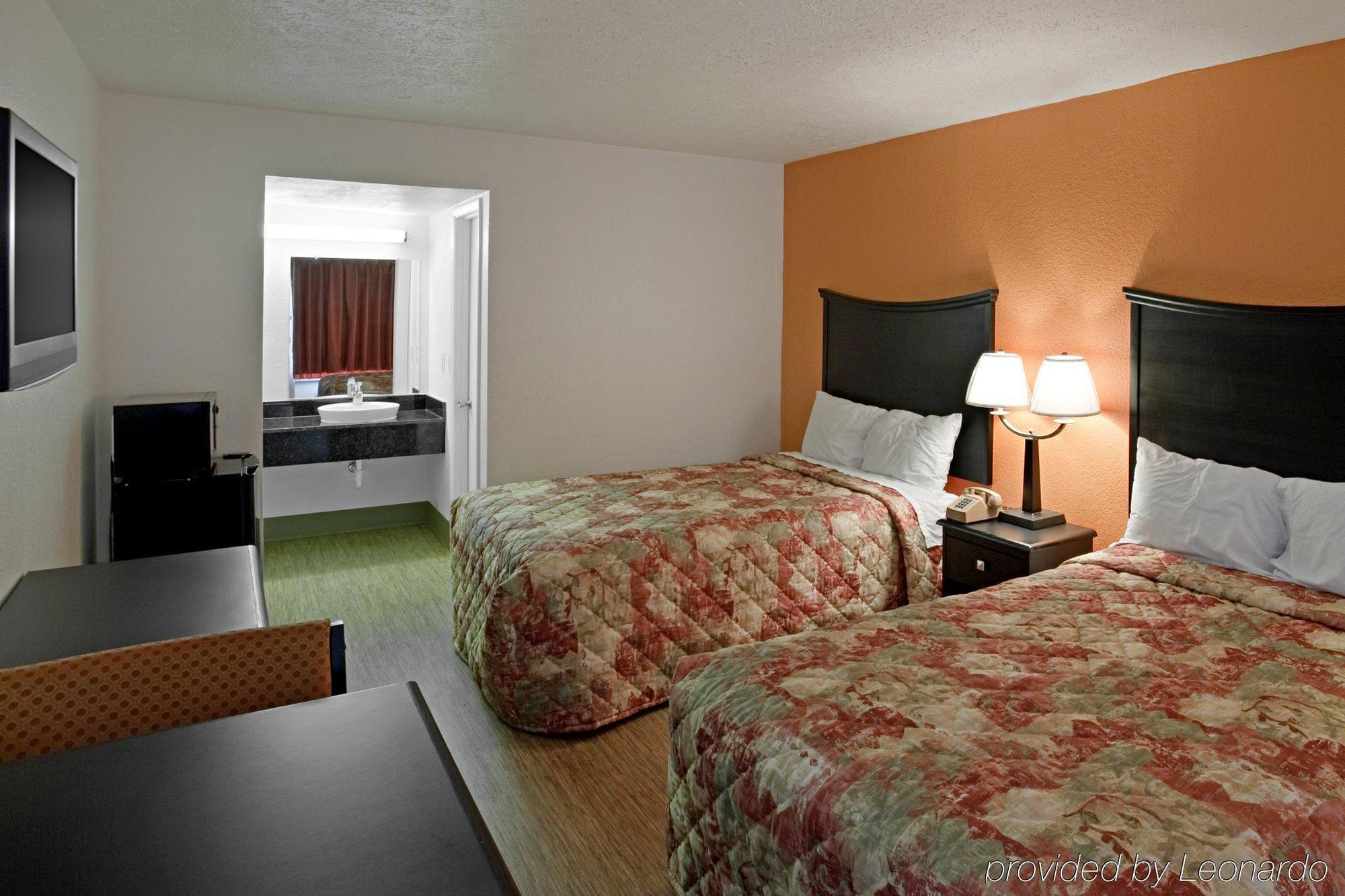 Econo Lodge เมโทรโปลิส ห้อง รูปภาพ
