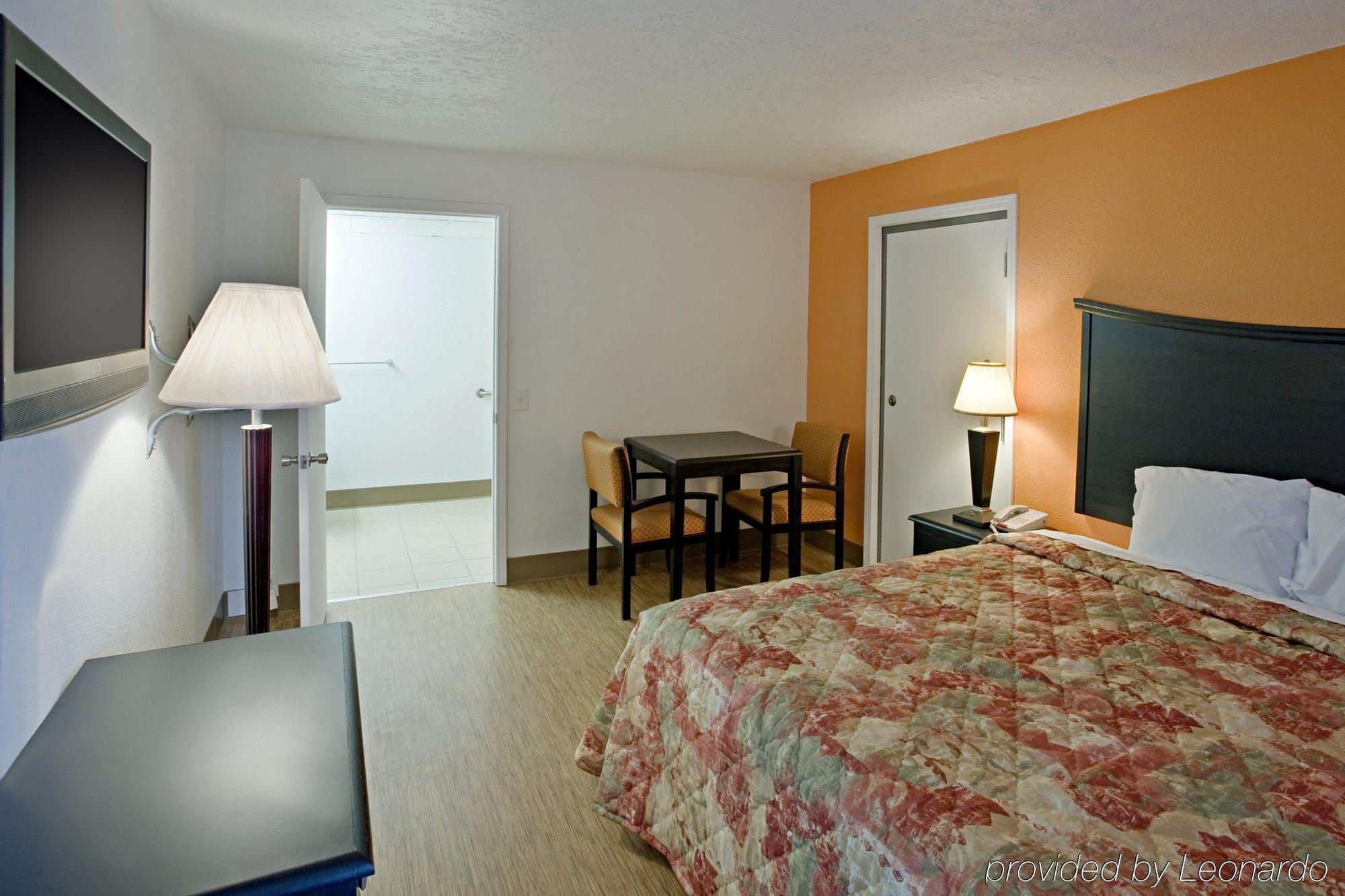 Econo Lodge เมโทรโปลิส ห้อง รูปภาพ