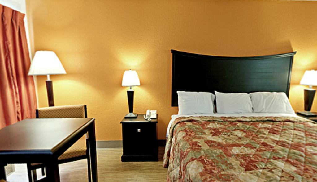 Econo Lodge เมโทรโปลิส ห้อง รูปภาพ