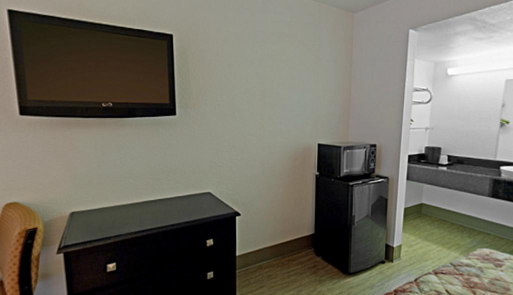 Econo Lodge เมโทรโปลิส ห้อง รูปภาพ