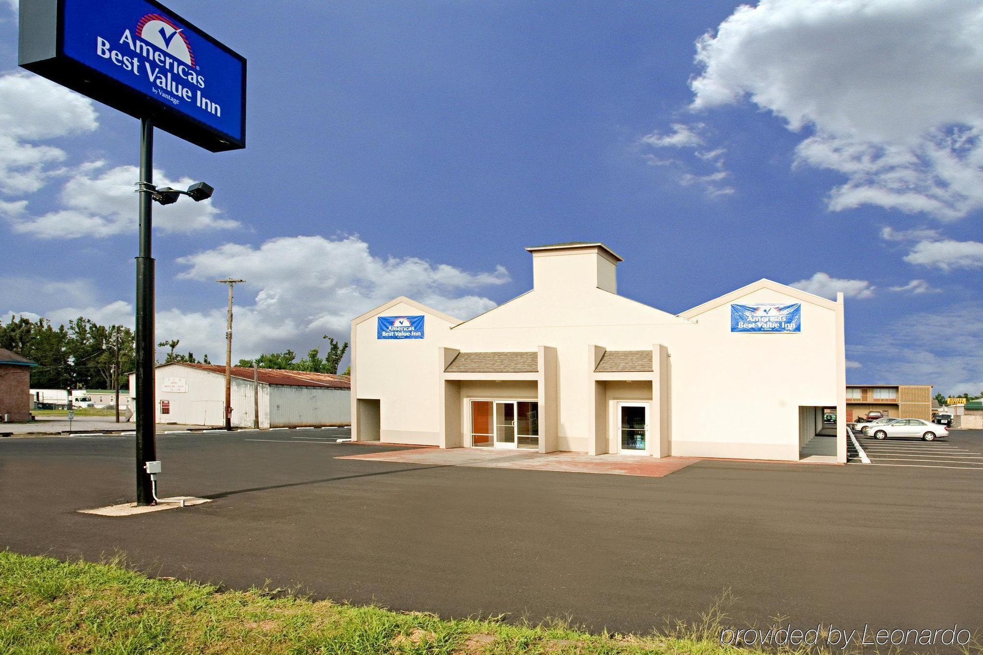 Econo Lodge เมโทรโปลิส ภายนอก รูปภาพ