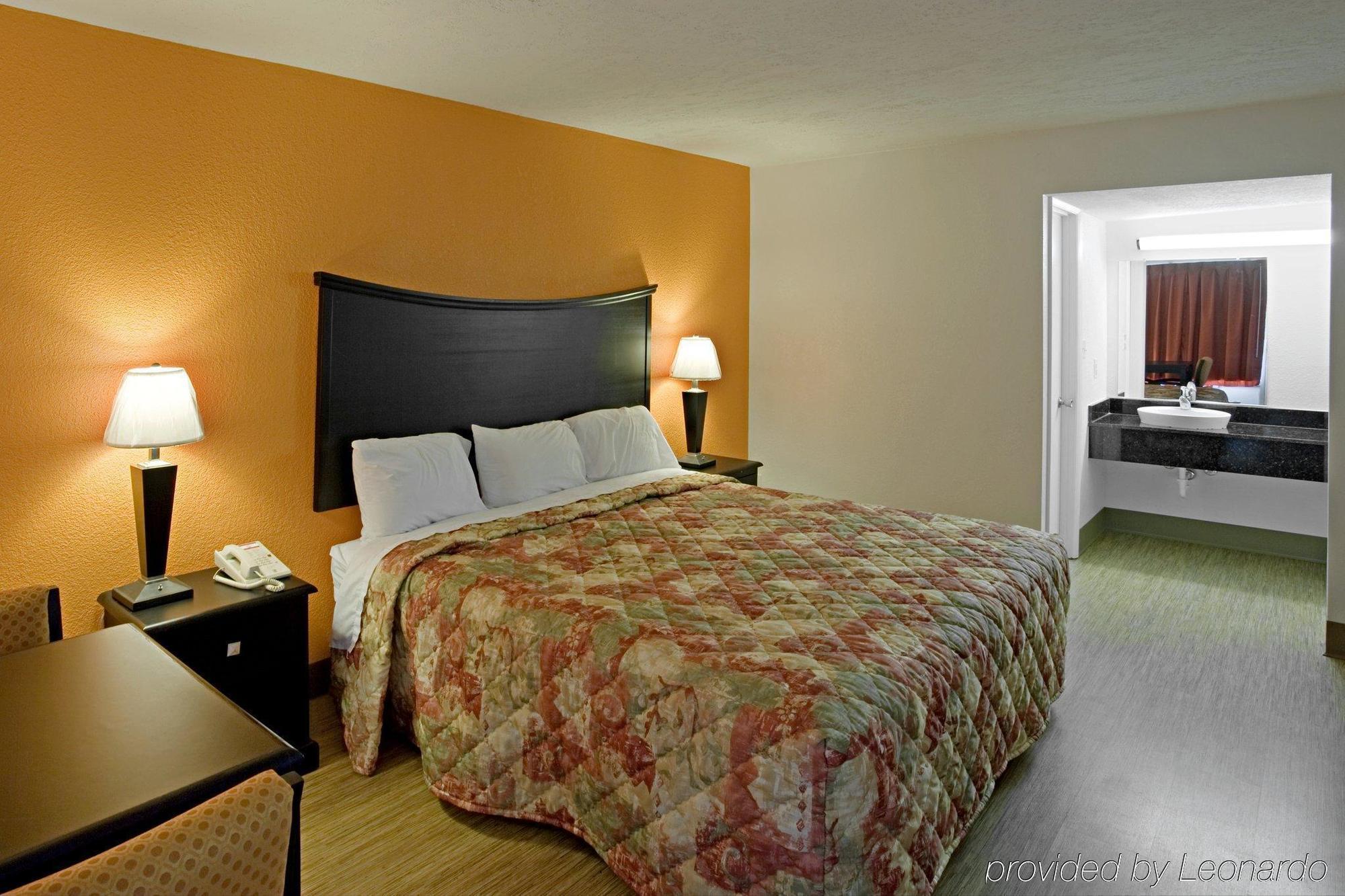 Econo Lodge เมโทรโปลิส ห้อง รูปภาพ