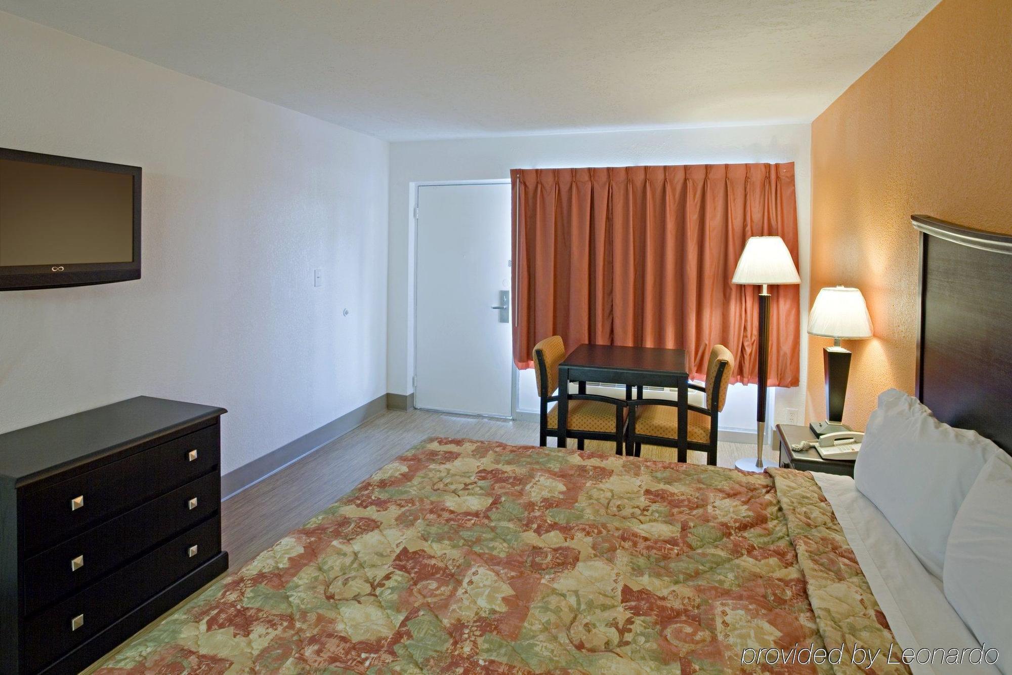 Econo Lodge เมโทรโปลิส ห้อง รูปภาพ