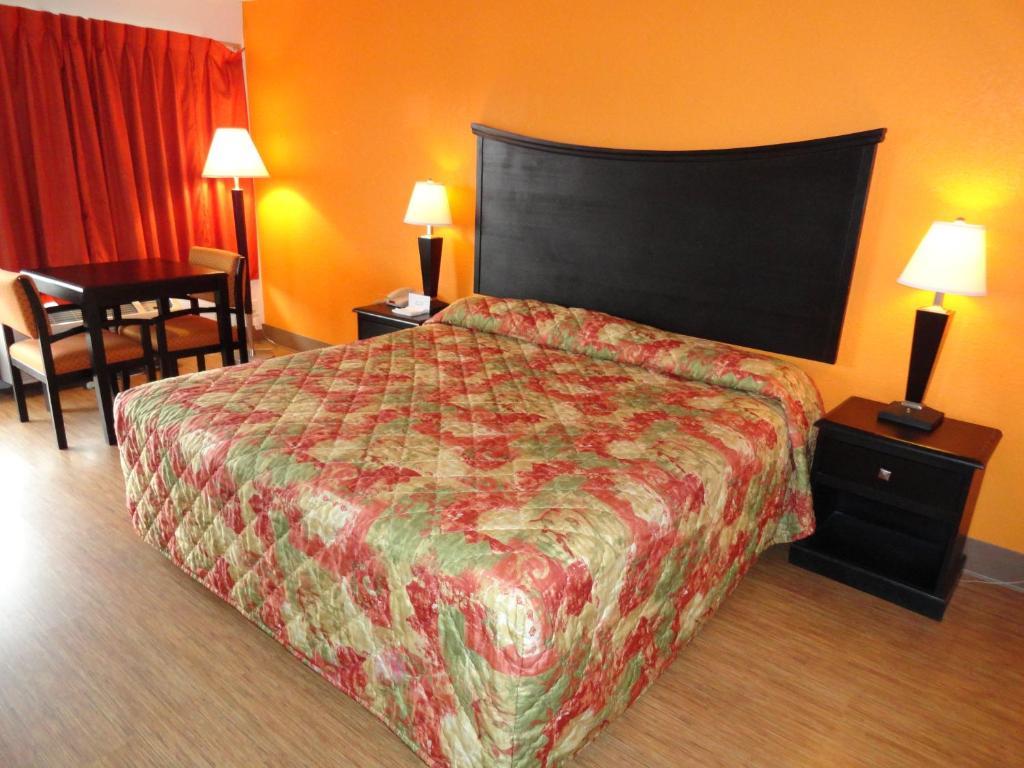 Econo Lodge เมโทรโปลิส ห้อง รูปภาพ