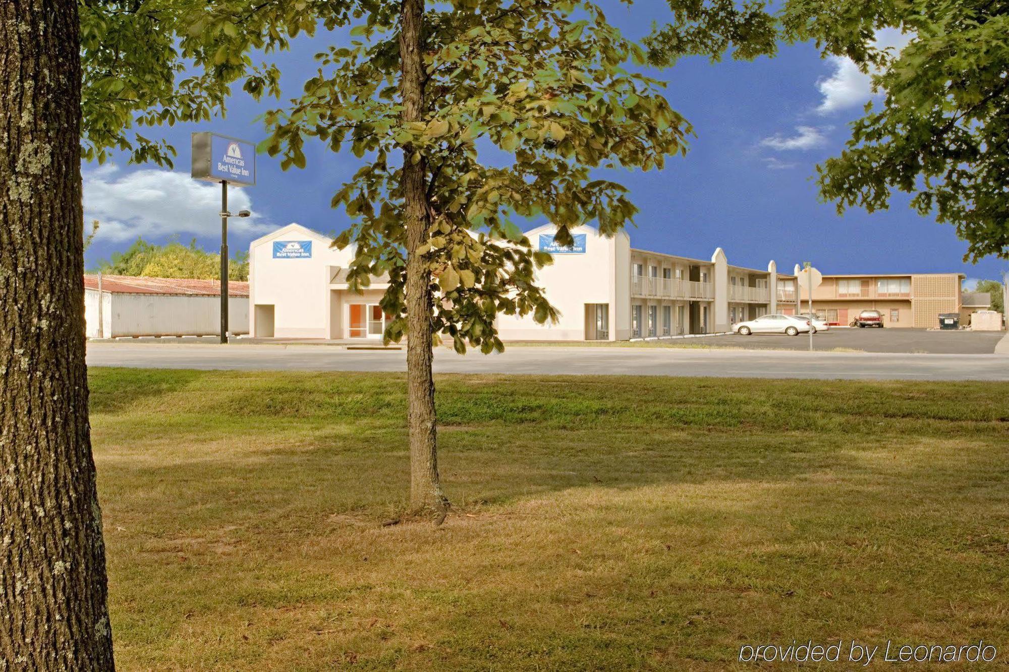 Econo Lodge เมโทรโปลิส ภายนอก รูปภาพ