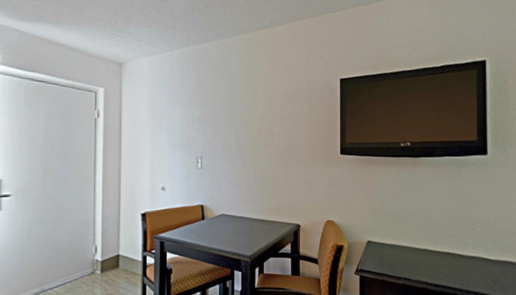 Econo Lodge เมโทรโปลิส ภายนอก รูปภาพ